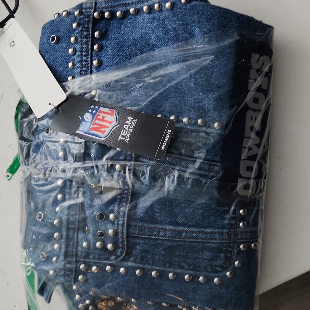 NWT-Officially Licensed NFL Dallas Cowboys G34Her Game Ball Denim Jacket - Picture 5 of 5